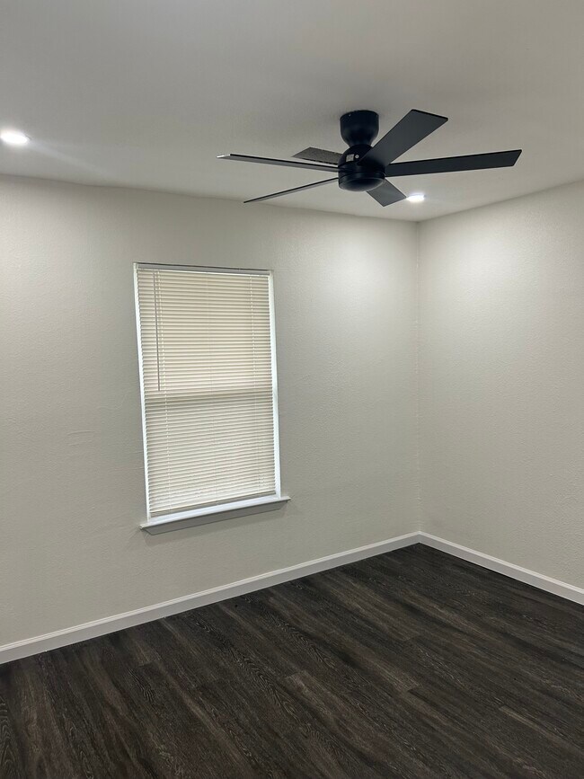 Foto del edificio - 110 Baker Ln