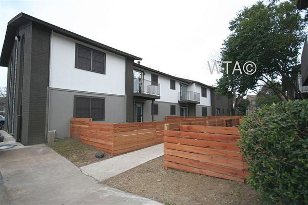 Building Photo - 2101 Elmont Dr
