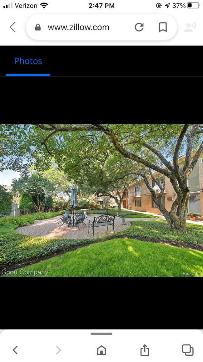 Foto del edificio - 2655 E Maple Rd