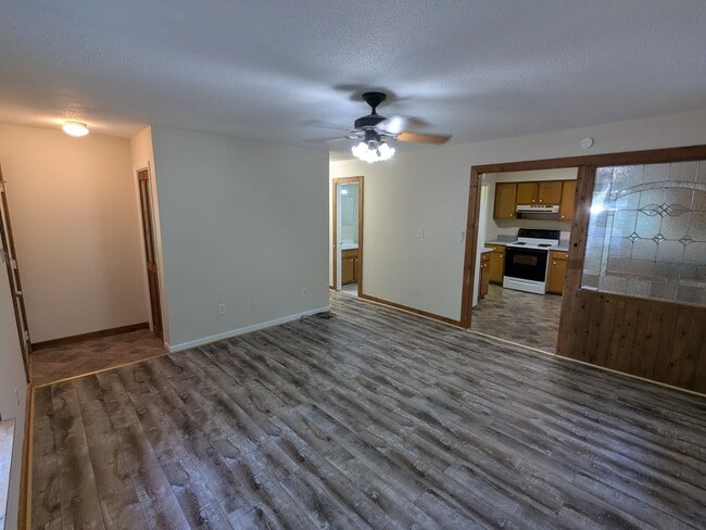 Building Photo - 325 Reeceburg Rd SE