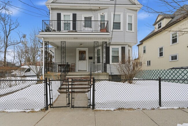 Building Photo - 111 Dustin St