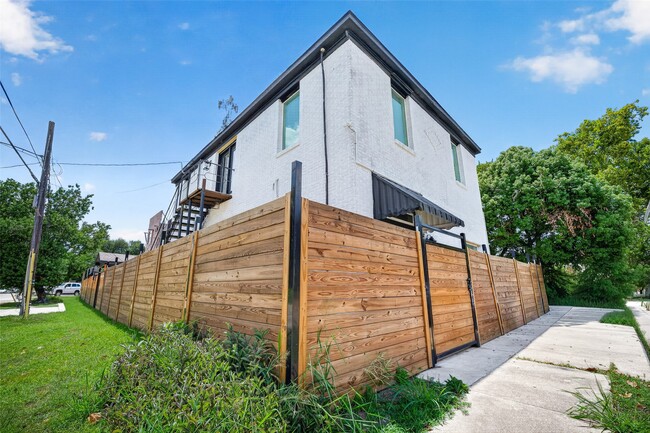 Building Photo - 3701 Hutchins St
