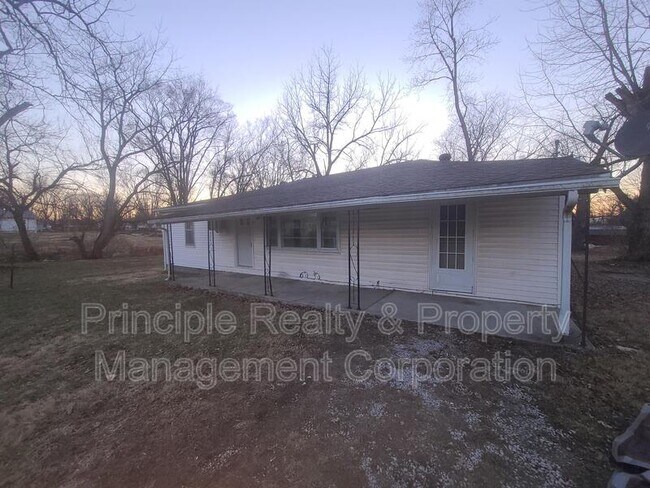 Building Photo - 124 N James St