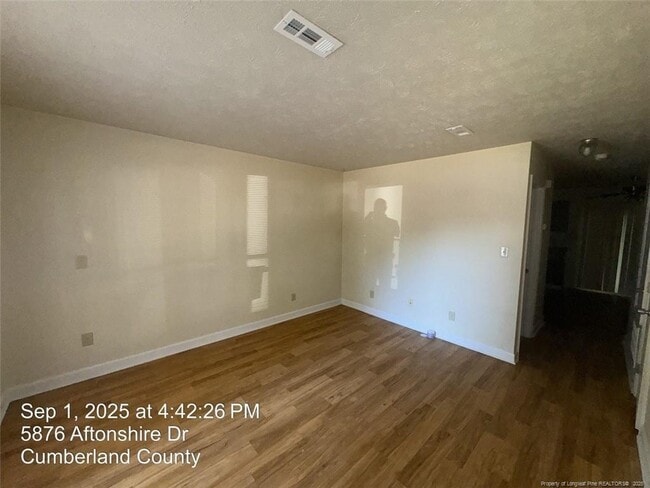 Building Photo - 5876 Aftonshire Dr