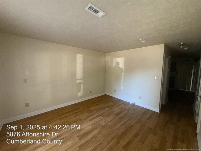 Foto del edificio - 5876 Aftonshire Dr