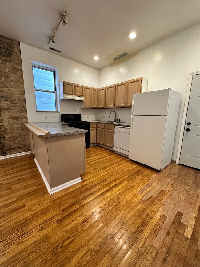 Building Photo - 1102 N Ashland Ave