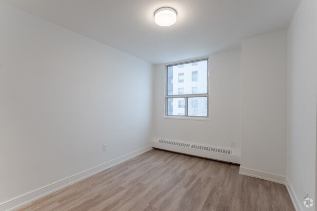 2BR, 1BA - 1106SF - Dining Room - 2450 & 2460 Weston Rd