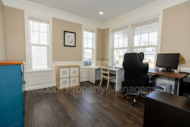 Building Photo - 2425 Morgans Point Dr