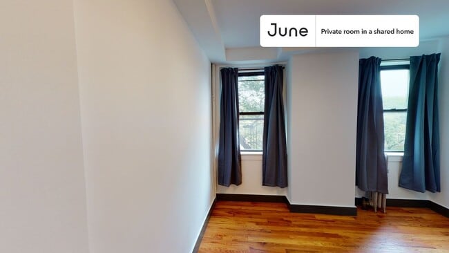 Foto del edificio - Private bedroom in 5 bed/2 bath Home