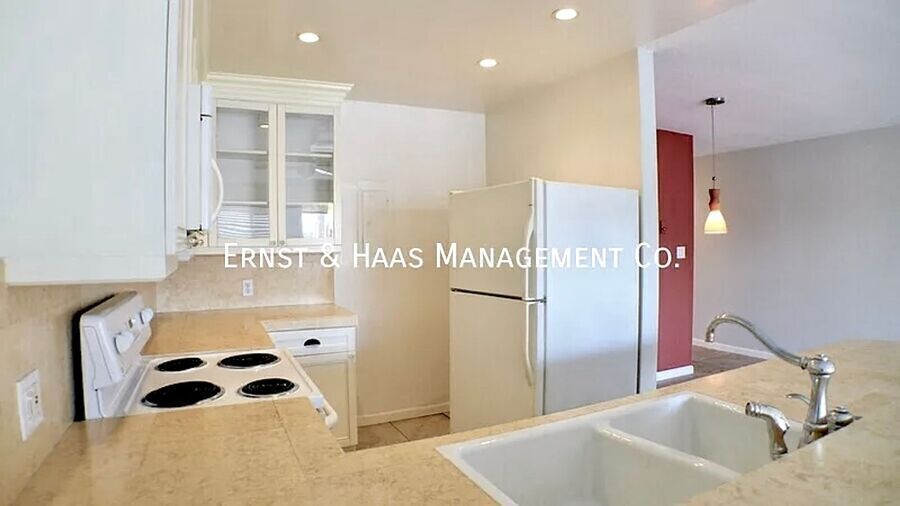 Foto principal - 1187 E 3rd St