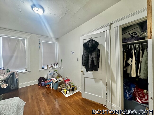 Building Photo - 231 Park Dr