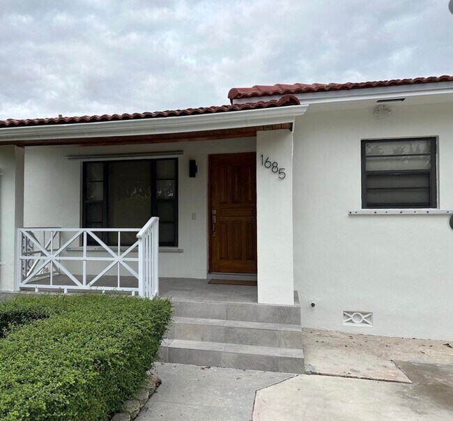 Foto del edificio - 1685 SW 15th St
