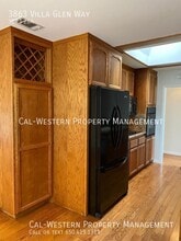 Building Photo - 3863 Villa Glen Way