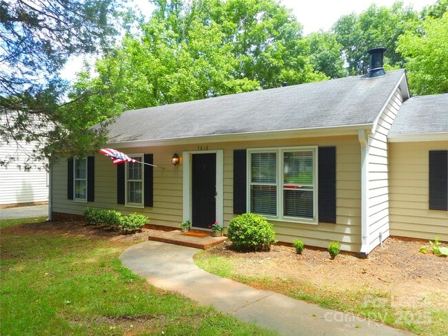 Building Photo - 7818 Surreywood Pl