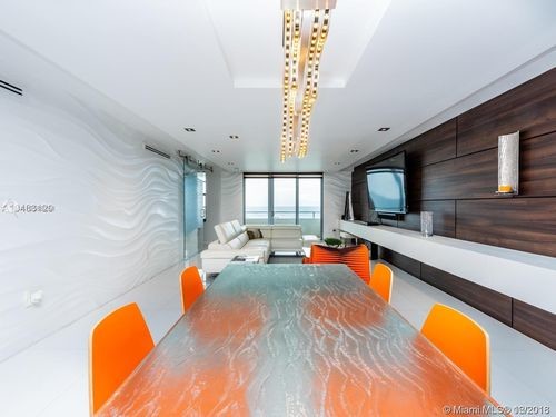 Building Photo - 5555 Collins Ave