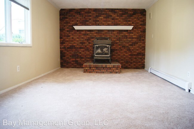 Building Photo - 31 Kenmar Ave