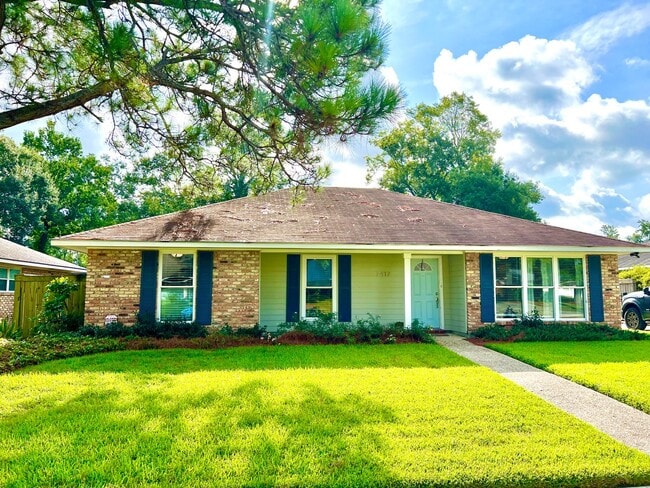 Building Photo - 3 Bedroom House in Baton Rouge