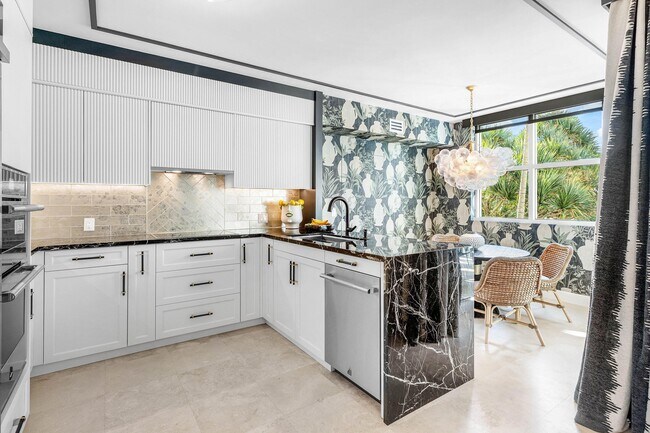 Foto del edificio - 3700 S Ocean Blvd