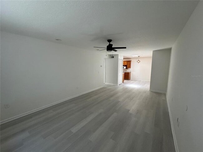 Building Photo - 2727 W Oak Ridge Rd