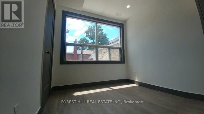 Photo du bâtiment - 1213 Dundas St W