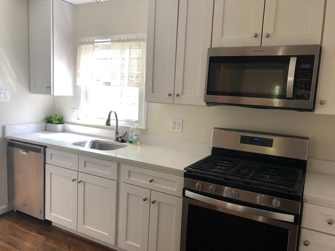 13629 Stepney Ln Unit 1, Chantilly, VA 20151 Condo for Rent in