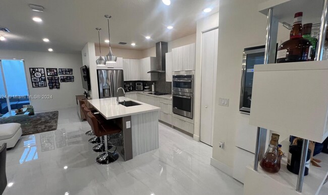 Foto del edificio - 6612 NW 103rd Pky