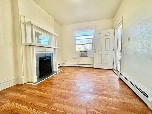 Foto del edificio - Available Mid June! Charming 2 bedroom 1 b...