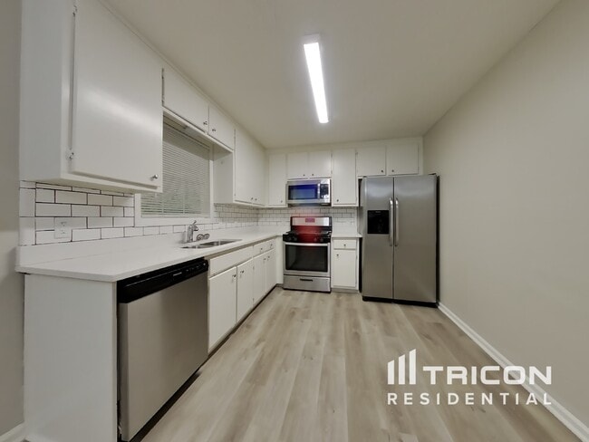 Building Photo - 305 Denae Ct