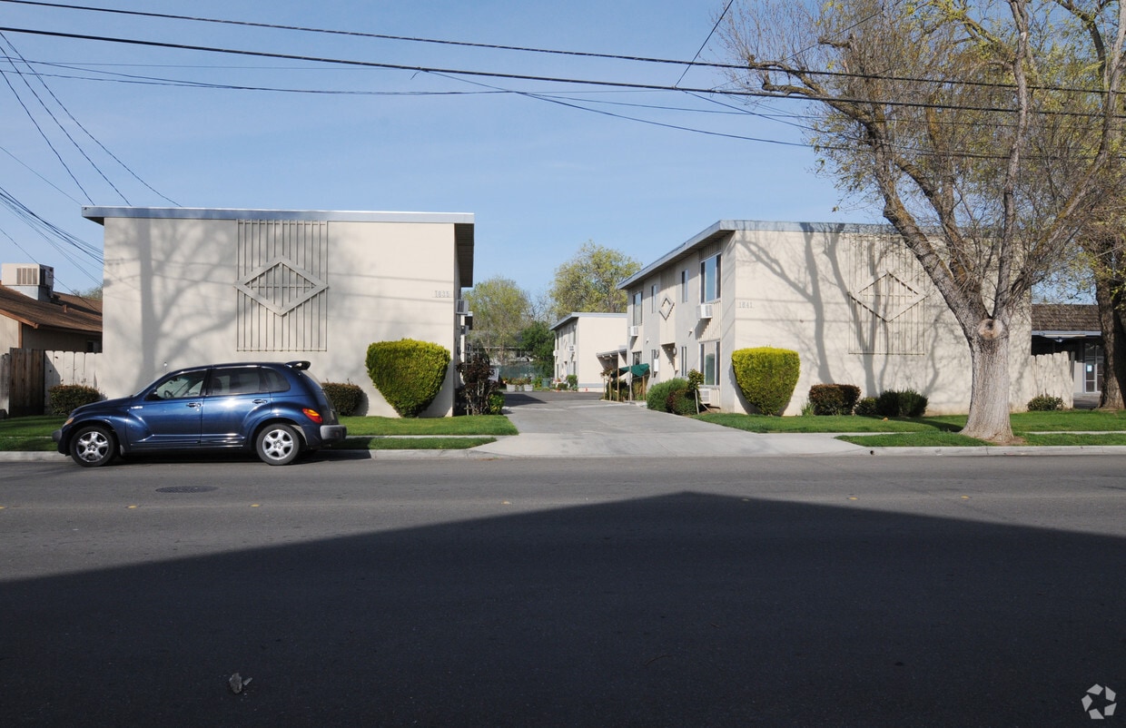 Building Photo - 1635 Parker Ave