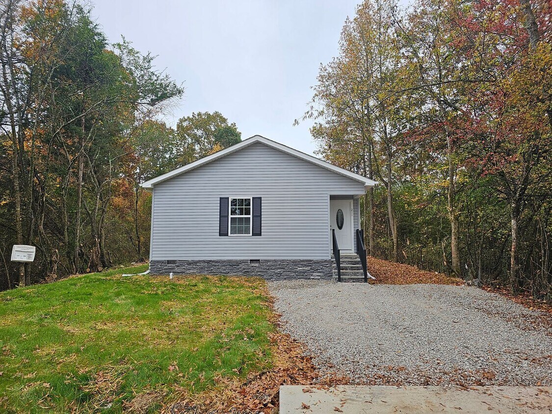 3 br, 2 bath House 211 Sims Lane House Rental in Tullahoma, TN