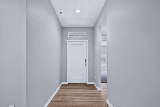 Building Photo - 297 N Madrone Ave