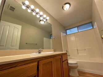 Foto del edificio - 9017 Laguna Springs Dr