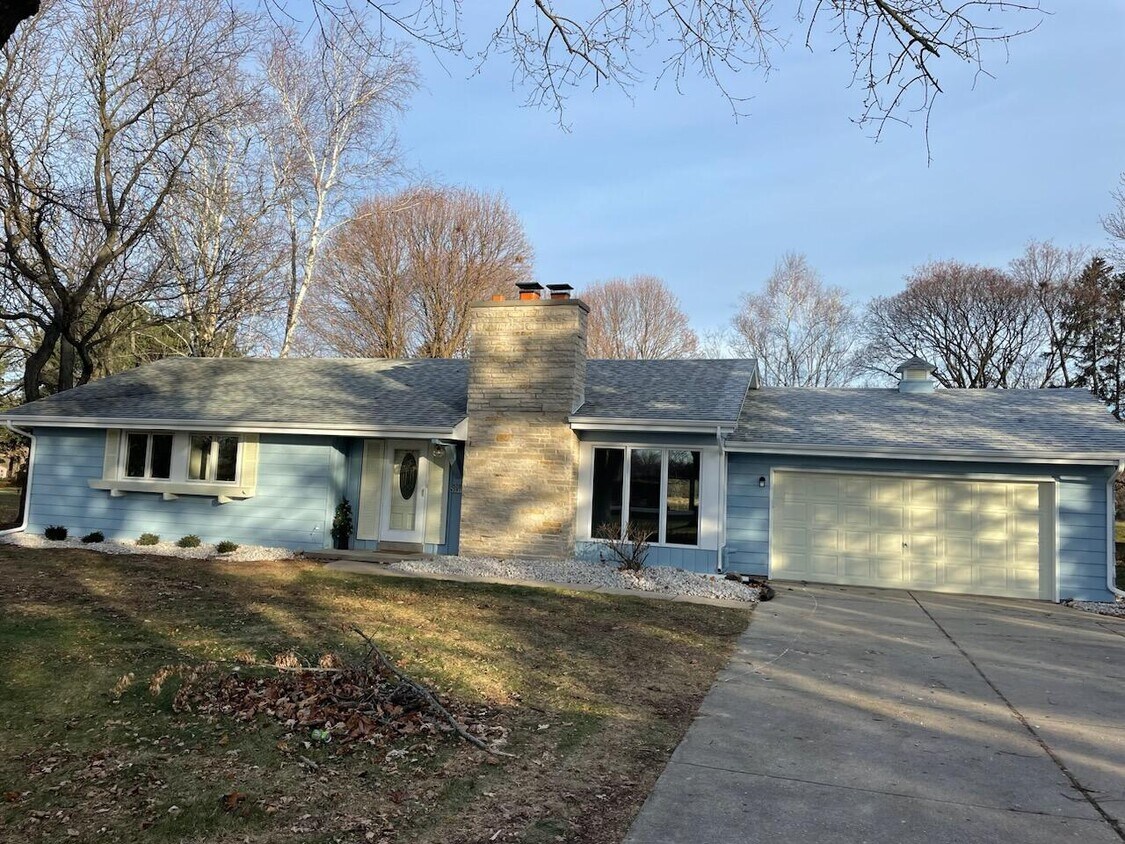 N56W29156 Co Rd K, Hartland, WI 53029 House Rental in Hartland, WI