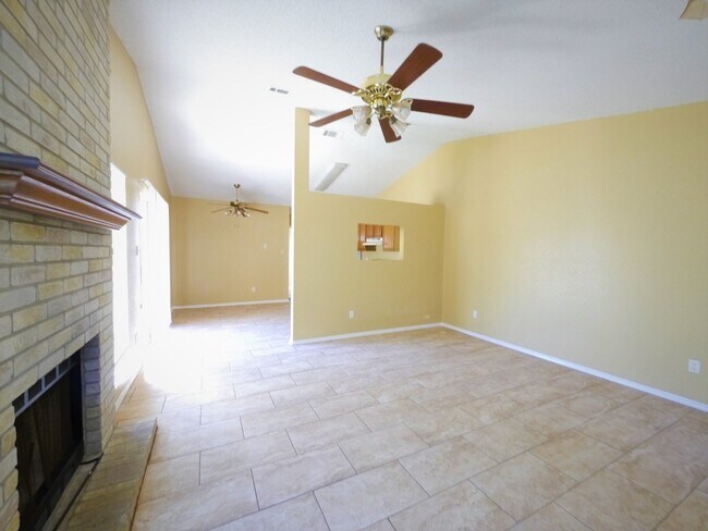 Building Photo - Affordable, move in ready home!