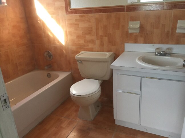 Building Photo - 1064 NW 100th St