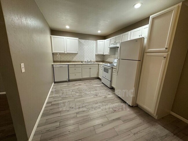 Building Photo - 6016 NW Expressway