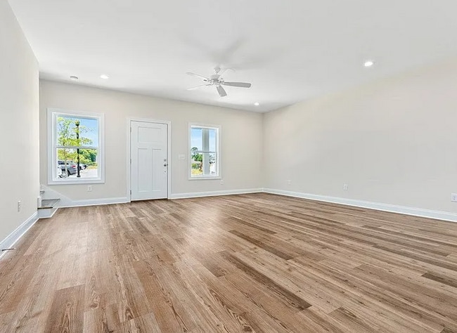 Building Photo - New Townhome in Hartbrook!