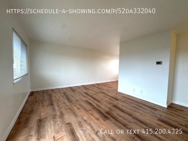 Foto del edificio - 102 E Bernal Dr