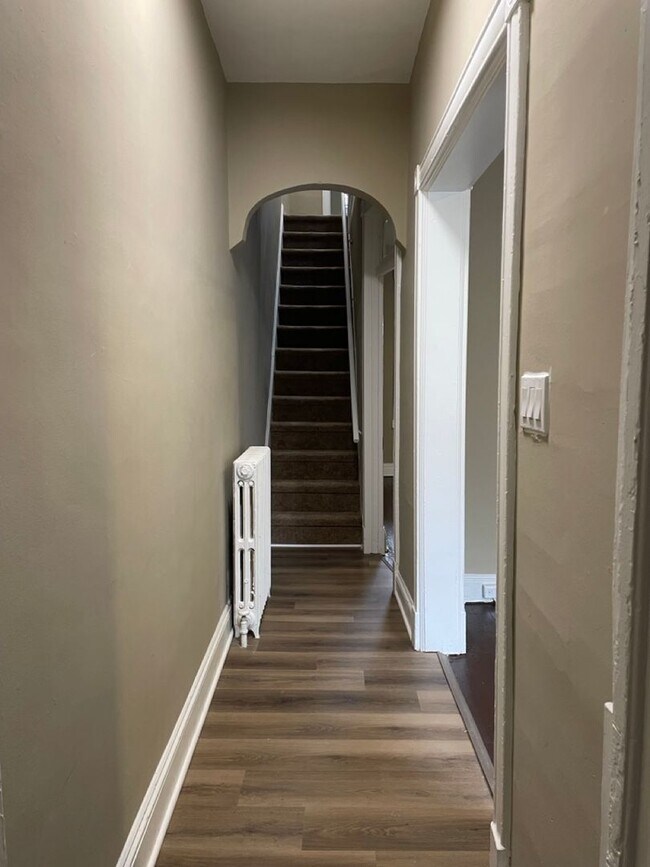 Building Photo - 719 N Milton Ave