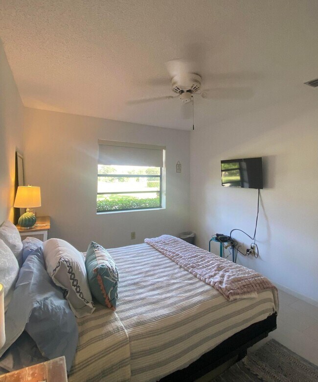 Foto del edificio - 8461 Boca Glades Blvd E