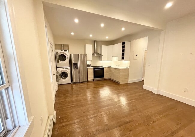 Building Photo - 106 Buttonwood St