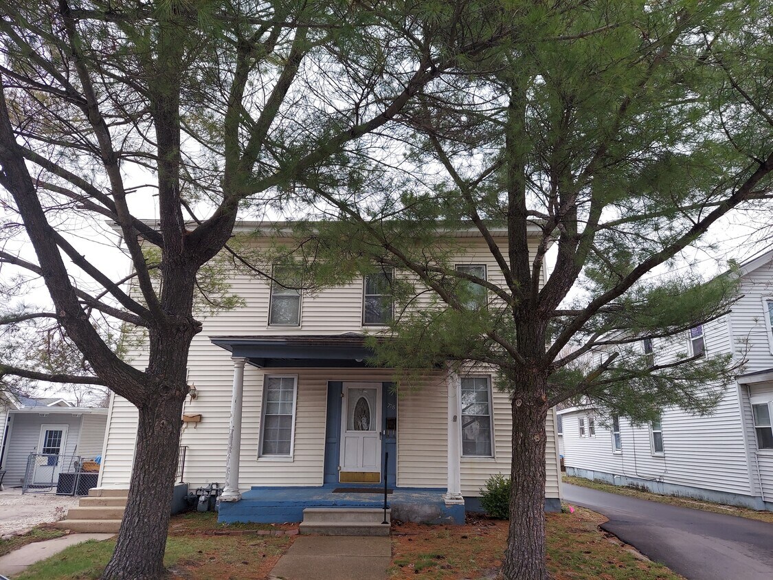 Front of the building - 718 W Jackson St