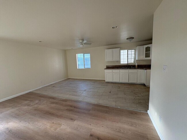 Foto del edificio - 3 Bed/2 Bath Move In Today! $3,500!