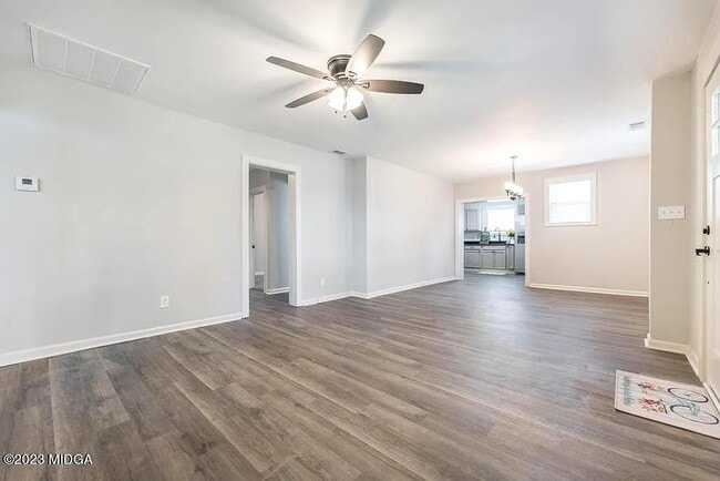 Building Photo - Rogers R3-office