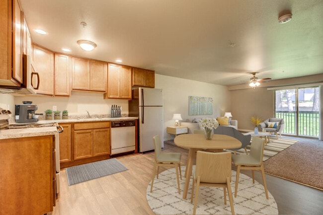 Building Photo - Rosewood Club Apts