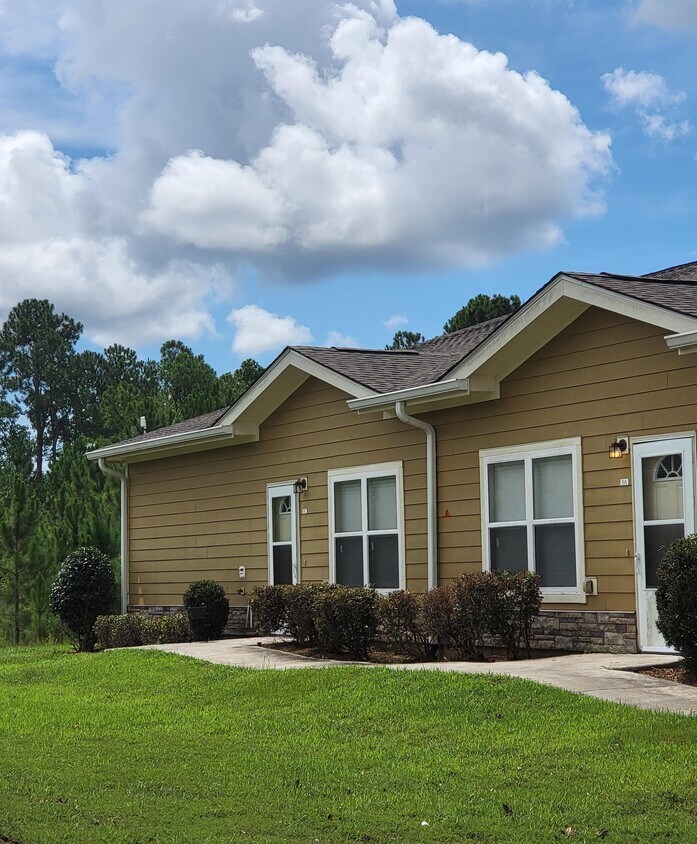 Coastal Breeze Villas Apartments 14001 Three Rivers Rd Gulfport, MS