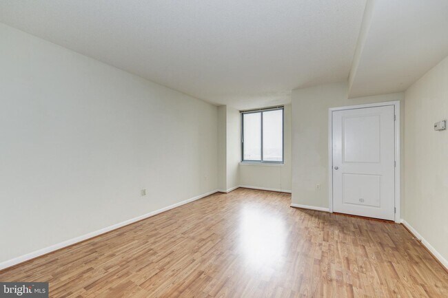 Building Photo - 851 N Glebe Rd