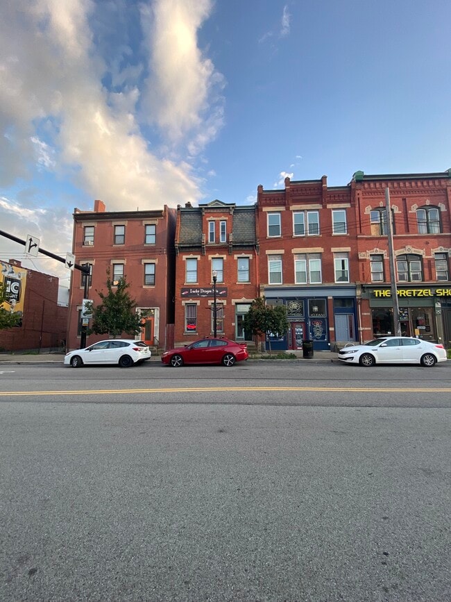 Building Photo - 2320 E Carson St