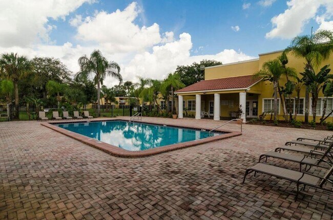 Building Photo - 2828 Somerset Park Dr