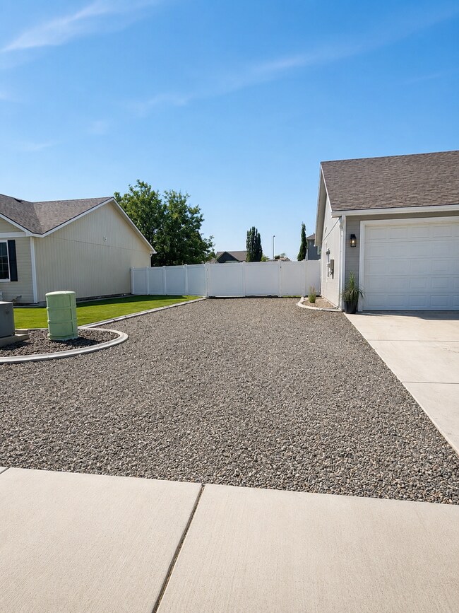 Building Photo - Beautiful 3-Bedroom Home with RV Parking in West Pasco